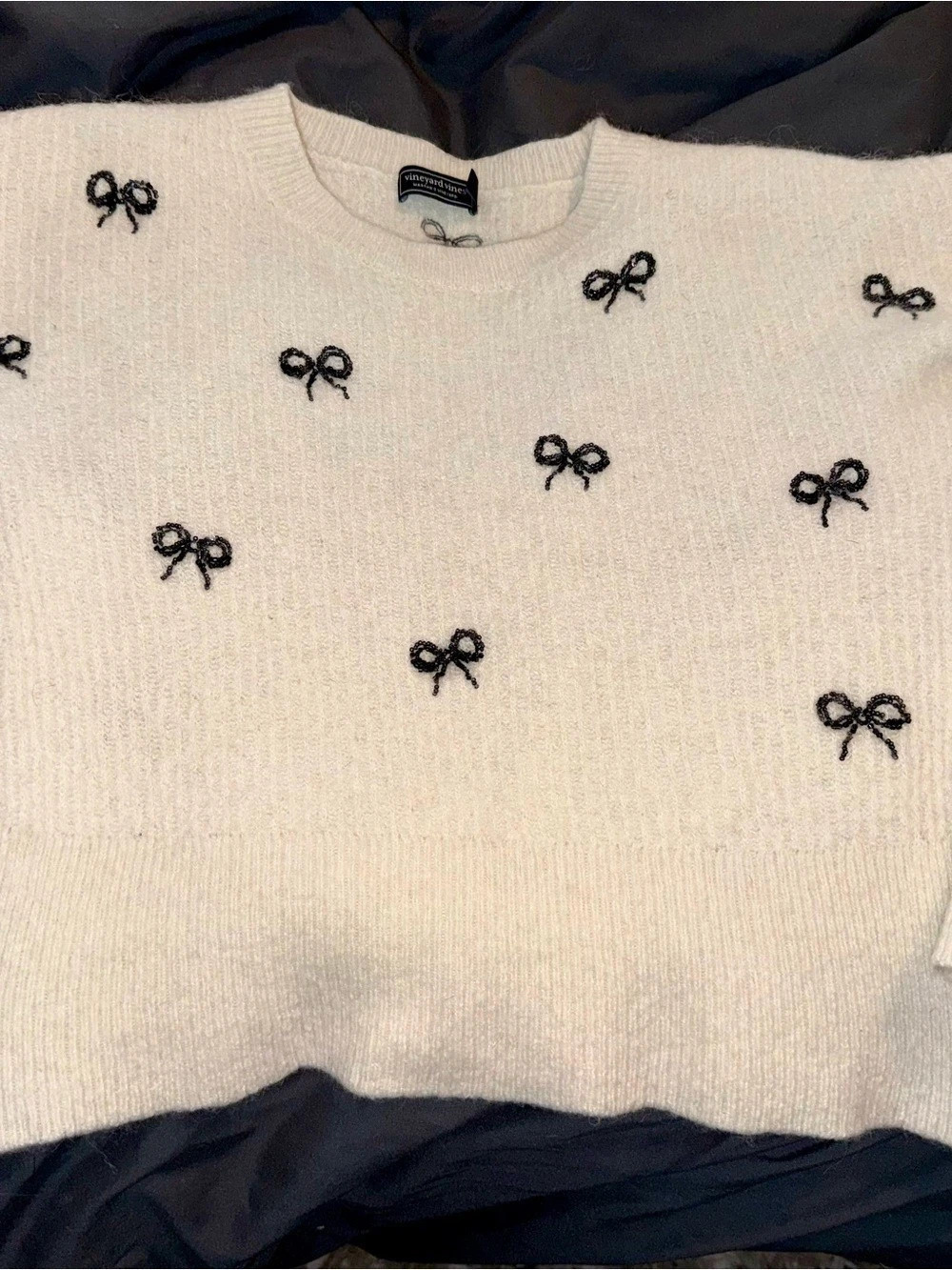vineyard vines Bow Embroidery Alpaca Sweater Cream & Black in size Medium
